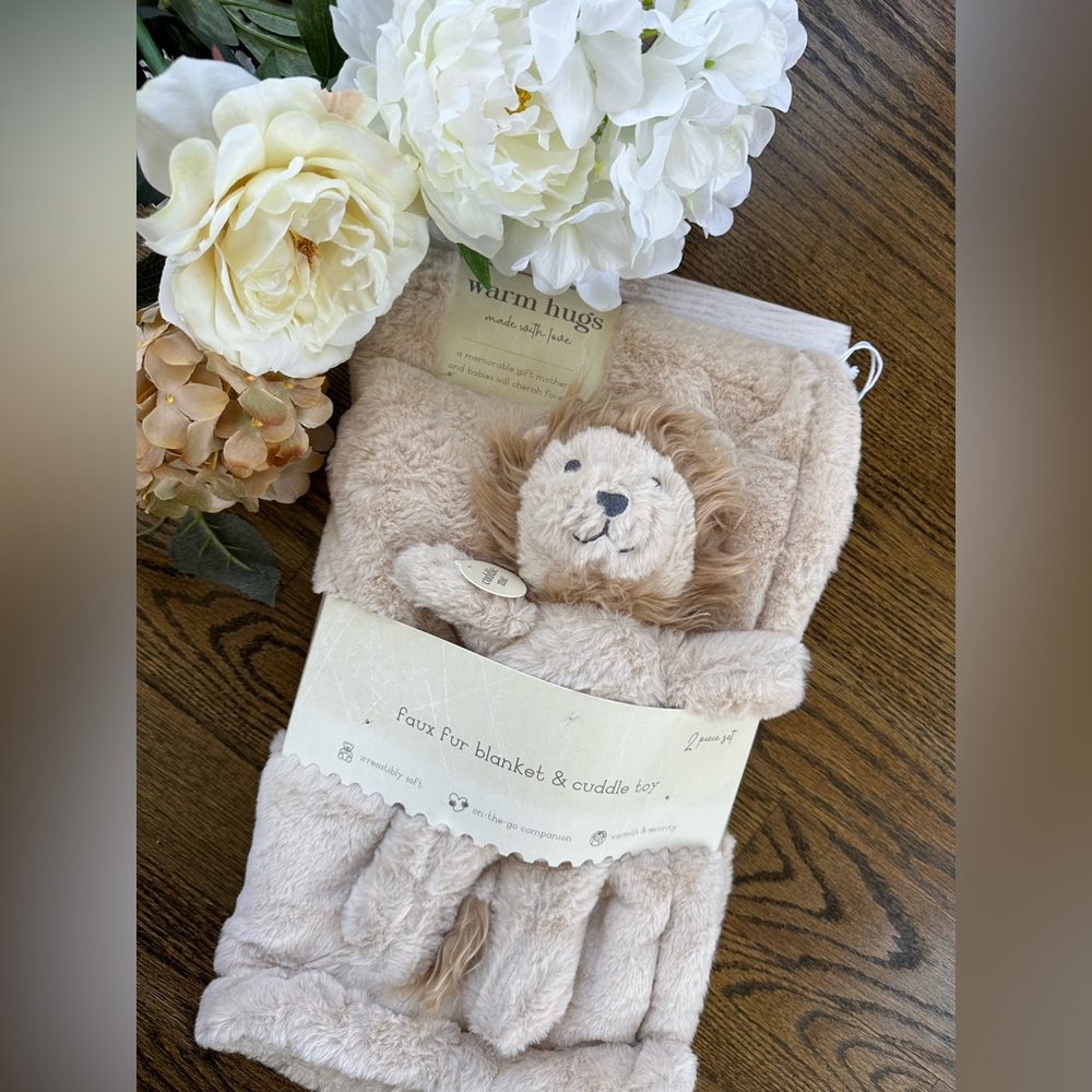 Super Cuddly and Super Cute Lion with Matching Baby Blanket